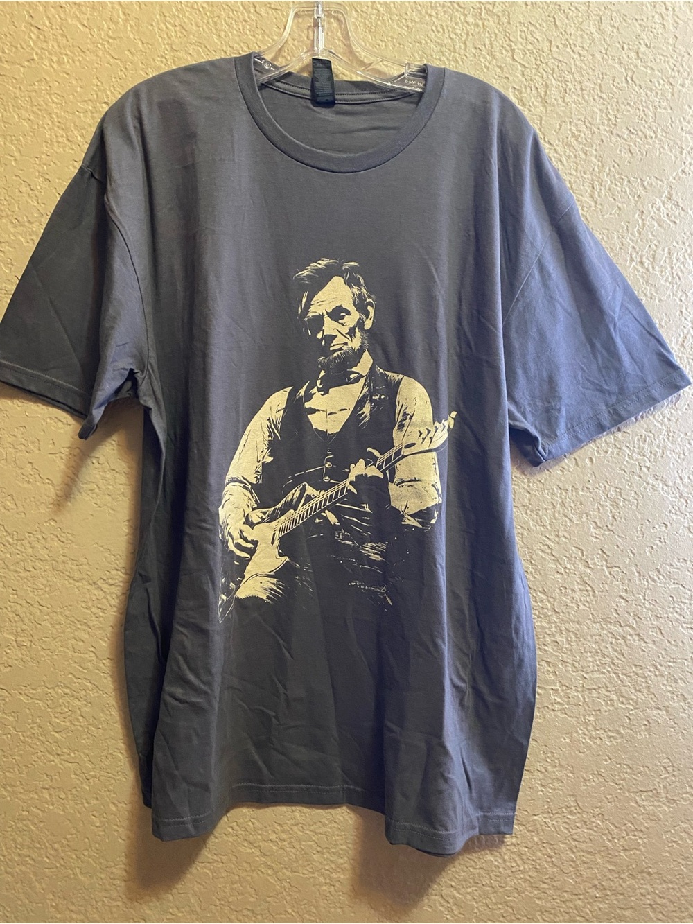 Gildan Gray Men's Tee with Ivory Musician Graphic